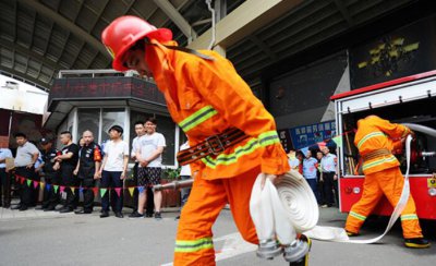 隧道災(zāi)害事故救援實(shí)戰(zhàn)對(duì)抗消防演練